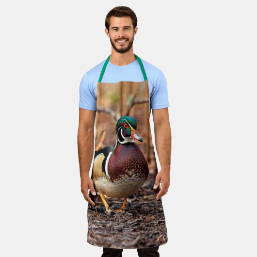 森の中の美しいオスの森の鴨 エプロン (着用した状態)