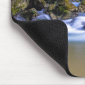 森の中の美しい小川 マウスパッド (コーナー)