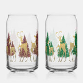 森の中の雪に覆われた冬のシカ ガラス缶 (左)