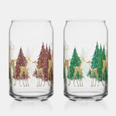 森の中の雪に覆われた冬のシカ ガラス缶 (右)