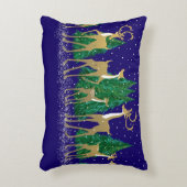 森の中の雪に覆われた冬のシカ |青 | アクセントクッション (正面(垂直))