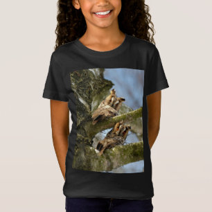 森の中の2羽のフクロウ、鳥、野生動物 Tシャツ