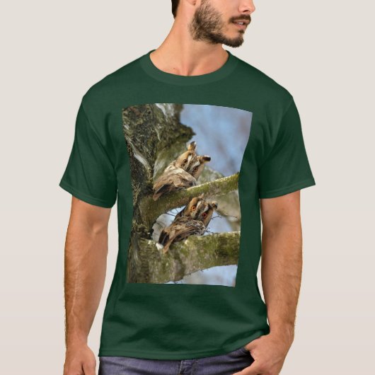 森の中の2羽のフクロウ、鳥、野生生物Tシャツ Tシャツ (正面)