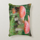 森の中のFly-Agalicクローズアップ写真 アクセントクッション (正面(垂直))