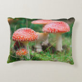 森の中のFly-Agalicクローズアップ写真 アクセントクッション (裏面)