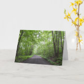 森の中を歩く – すべての行事 カード (黄色い花)
