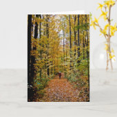 森の中を歩く カード (黄色い花)