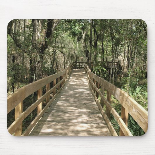 森の中を歩く マウスパッド (正面)