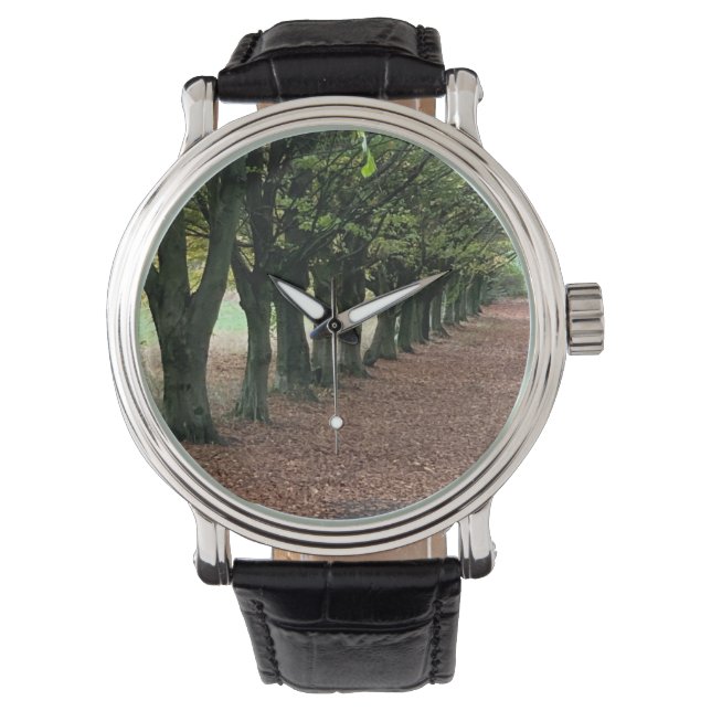森の中を歩く 腕時計 (正面)
