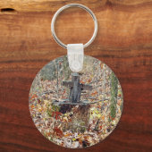 森の中を渡る キーホルダー (正面)