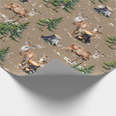 森の中を運ぶウッドランドトナカイの家族 ラッピングペーパー (角)