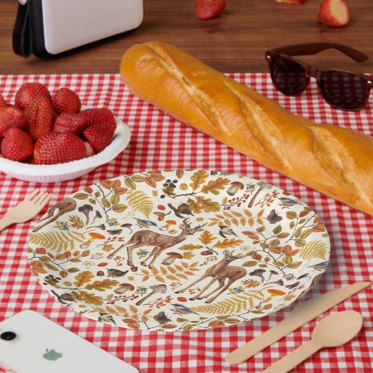 森の中/秋の鹿の白い ペーパープレート (ピクニック)