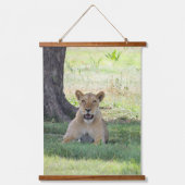 森の吊り絵に描かれた野生のライオン 吊り下げ型タペストリー (正面)