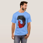 森の向こうで:小さな赤い乗馬を再発見 Tシャツ (正面フル)