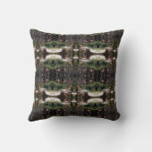 森の小川にて・・・ クッション (裏面)