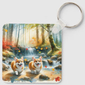 森の小川のコルギ犬と紅葉 キーホルダー (裏面)