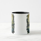 森の小川のフクロクの反射 マグカップ (中央)