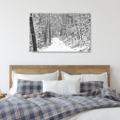 森の小径に降る雪 モノクロ キャンバスプリント (インサイチュ (寝室))