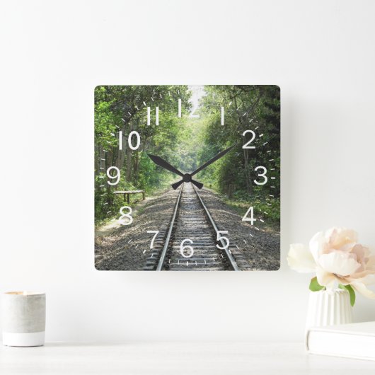 森の景色を楽しめる美しい列車 スクエア壁時計 (ホーム)