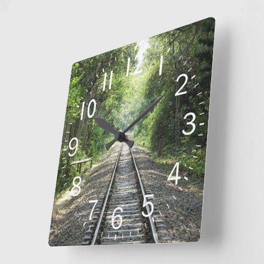 森の景色を楽しめる美しい列車 スクエア壁時計 (傾斜)