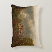 森の木造の家 – 静かなシーン アクセントクッション (正面(垂直))