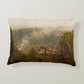 森の木造の家 – 静かなシーン アクセントクッション (裏面)