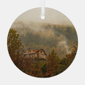 森の木造の家 – 静かなシーン ガラスオーナメント (裏面)
