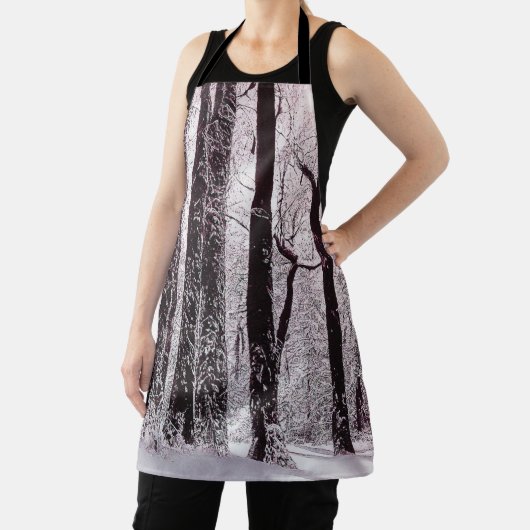 森の森の雪の冬の風景 エプロン (インサイチュ)