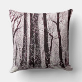 森の森の雪の冬の風景 クッション (裏面)