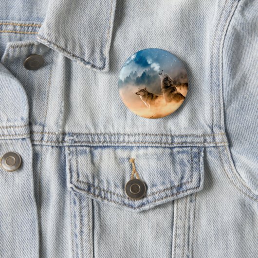 森の満月で二匹のオオカミが吠える 缶バッジ (インサイチュ)