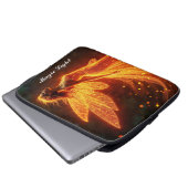 森の火モダン生き物がカラフルを飛ぶ ラップトップスリーブ (正面下部)