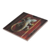 森の灰色トカゲ擦り切れたイ タイル (側面)