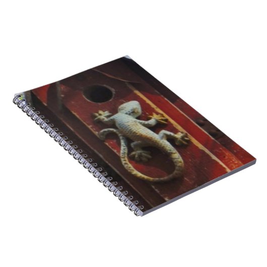 森の灰色トカゲ擦り切れたイ ノートブック (右側)