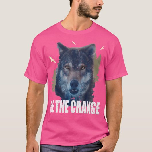 森の狼をハイキングする自然愛好家の変化である Tシャツ (正面)