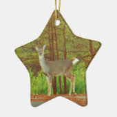 森の端で鹿を狩る セラミックオーナメント (左)