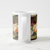 森の端の白いバラとスミレ ジャンボコーヒーマグカップ (裏面)