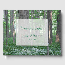 森の緑のお祝い生命記念碑