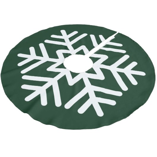 森の緑の上の大きな白いスノーフレーク ブラッシュドポリエステルツリースカート (アングル)