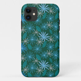 森の緑の中の青い花 iPhone 11 ケース