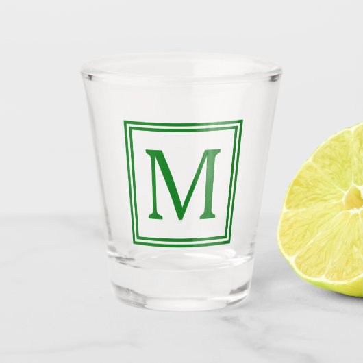森の緑の枠付きモノグラム ショットグラス (正面)