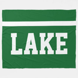 森の緑地に白いボールドスポーティテキストストライプ LAKE フリースブランケット