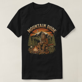 森へハイキング / ビッグフットアウトドアアドベンチャーを満喫 Tシャツ