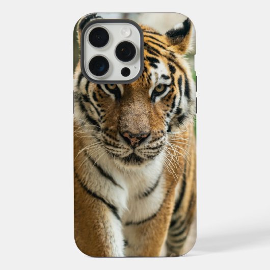 森を歩くトラ  iPhoneケース (裏面)