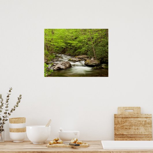 森を真っ直ぐに流れるフォーク ポスター (キッチン)