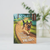 森を通るドイツの羊飼い ポストカード (スタンド正面)