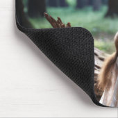 森リス付きの若い女性 マウスパッド (コーナー)