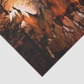 森林によって走っているすばらしい馬 薄葉紙 (詳細)