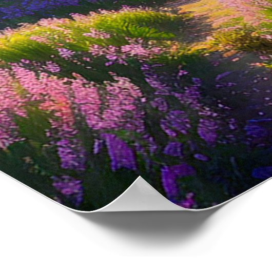 森林に覆われた丘のピンクの草原 ポスター (角)