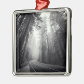 森林のセコイア木の眺め メタルオーナメント (左)