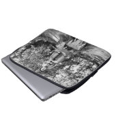 森林の保護者 ラップトップスリーブ (正面下部)